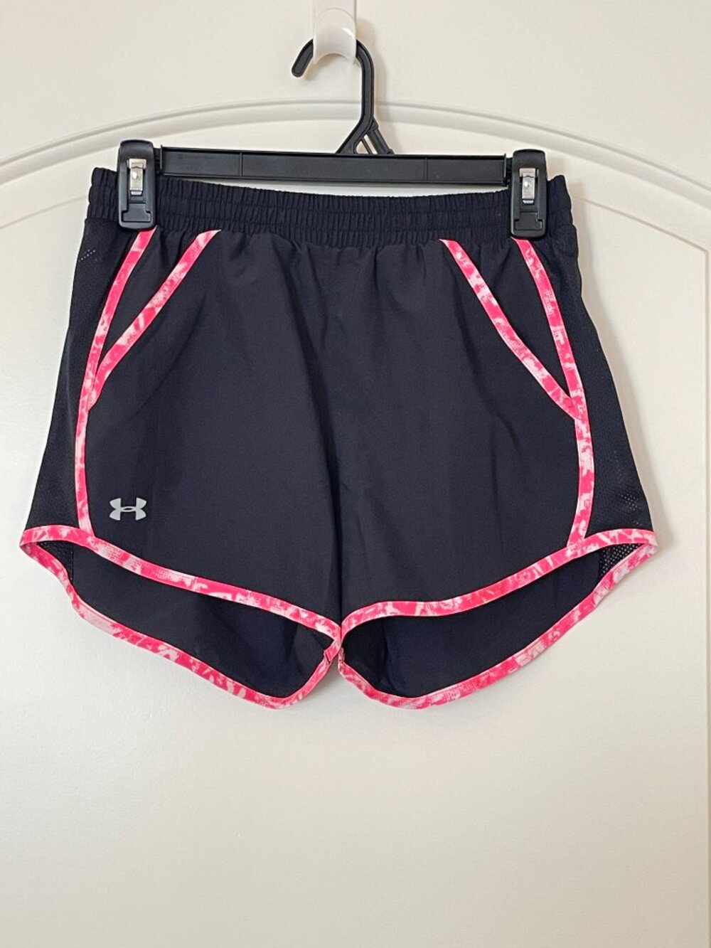 Under Armour Shorts with Liner Breast Cancer Ribbon Heat Gear Black Pink XS